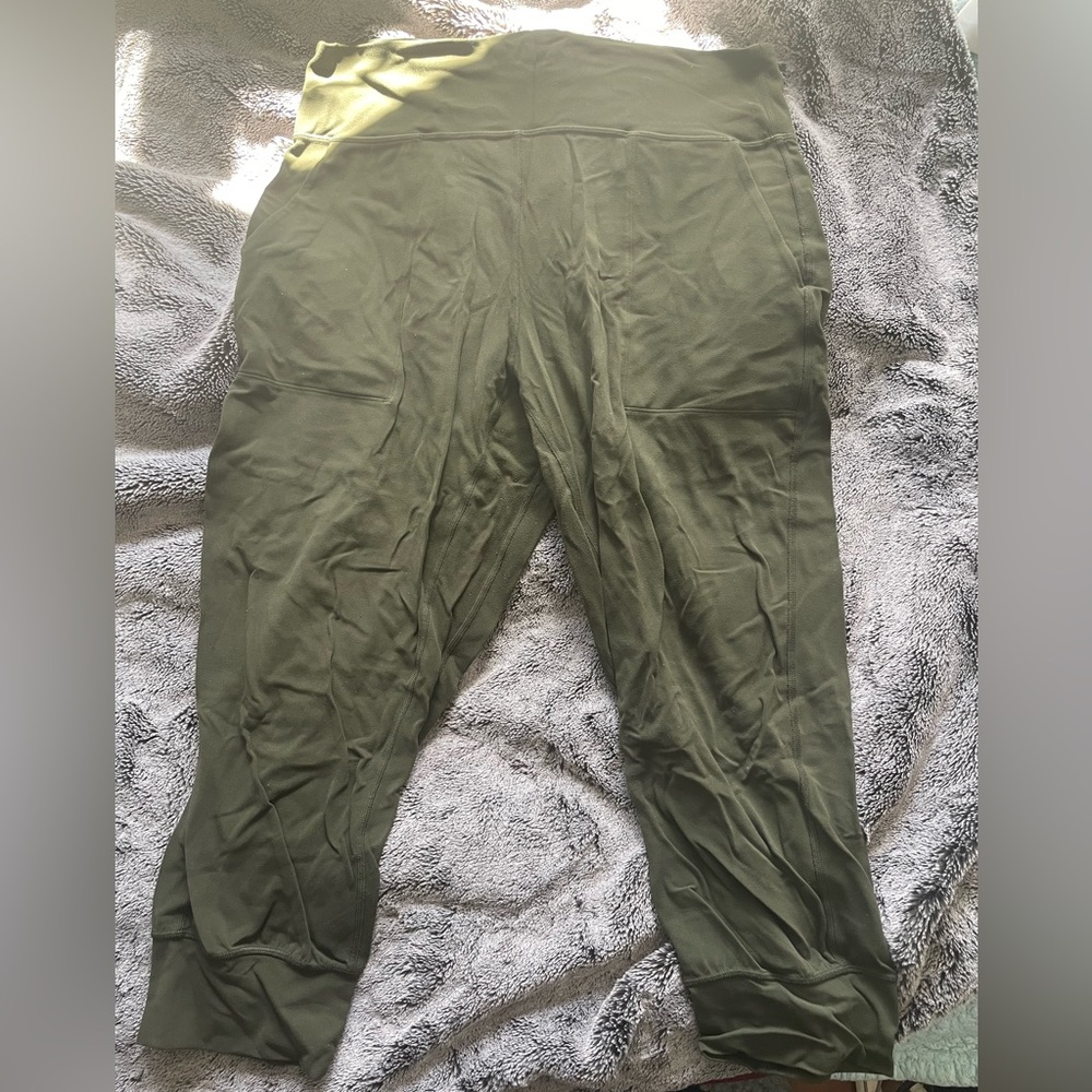 Lululemon Align Jogger Crop 23” in Dark Olive Pants Bottoms Yoga Women’s Sz 12